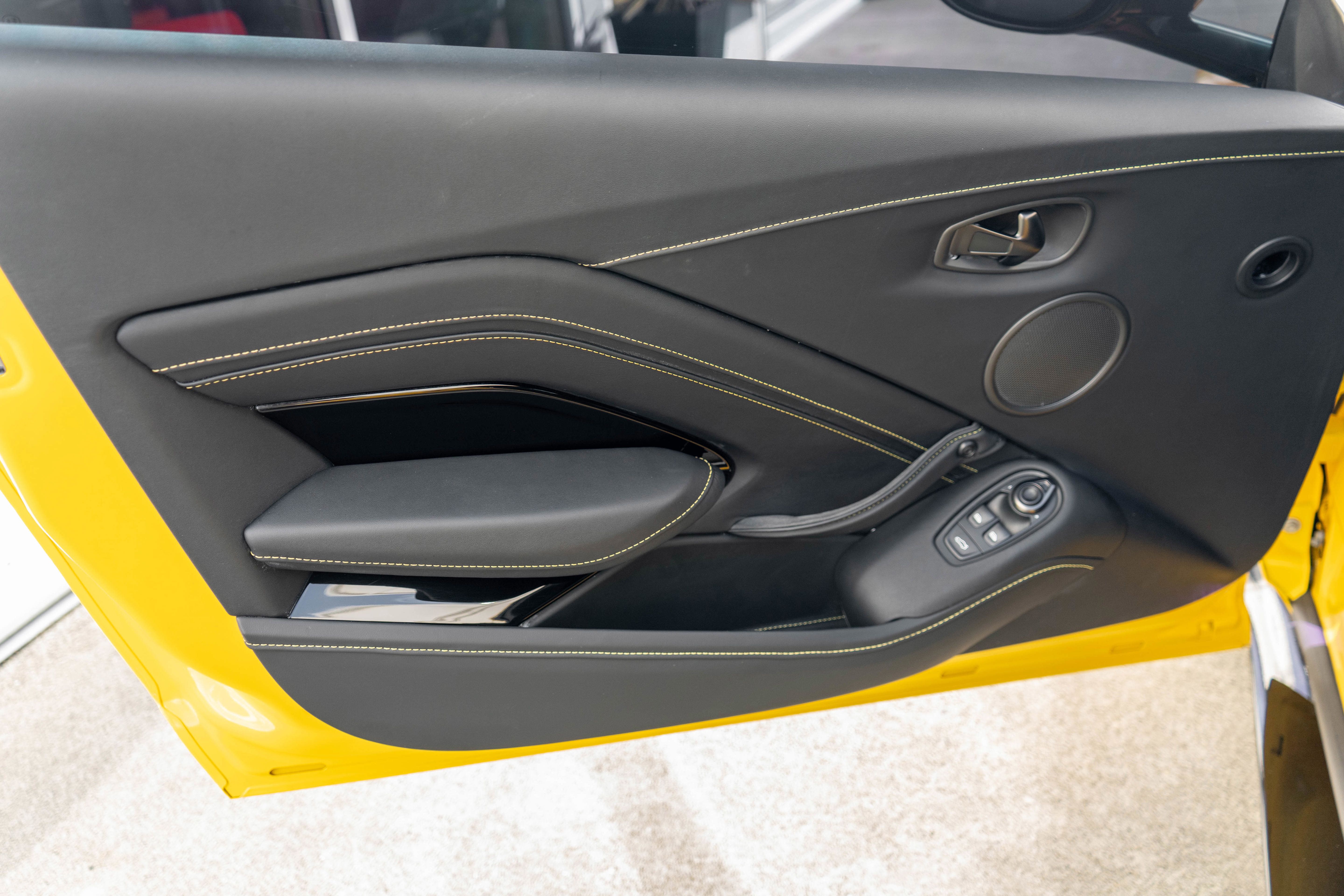 Used 2023 Aston Martin V8 Vantage Coupe RWD image 13