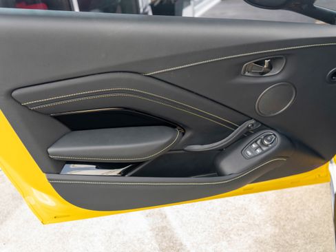 Used 2023 Aston Martin V8 Vantage Coupe image 13