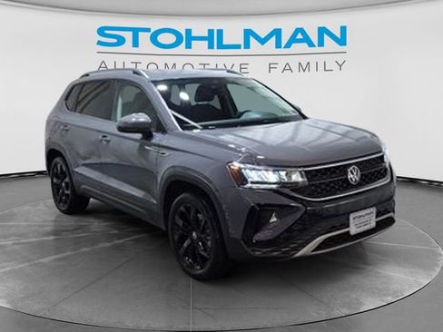 Used 2022 Volkswagen Taos SE AWD/4WD image 1