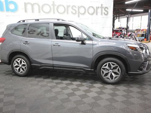 Used 2023 Subaru Forester Premium AWD/4WD image 8