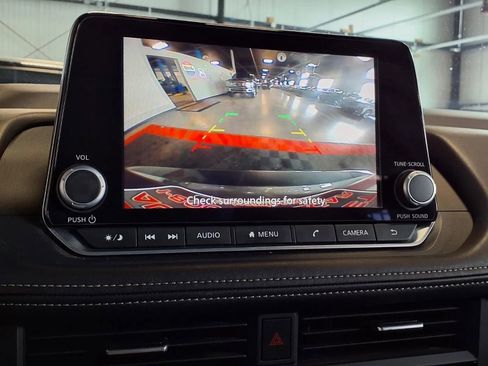 Used 2025 Nissan Rogue SV image 22