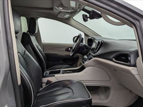Used 2023 Chrysler Pacifica Limited image 22