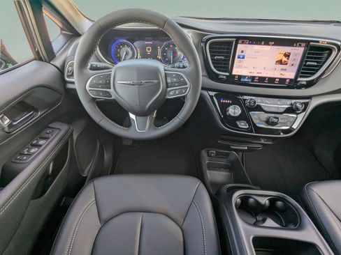 New 2026 Chrysler Voyager LX image 18