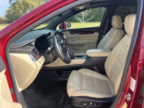 Used 2018 Cadillac XT5 Premium Luxury w/ Driver Assist Package image 16