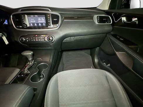 Used 2020 Kia Sorento AWD V6 image 31