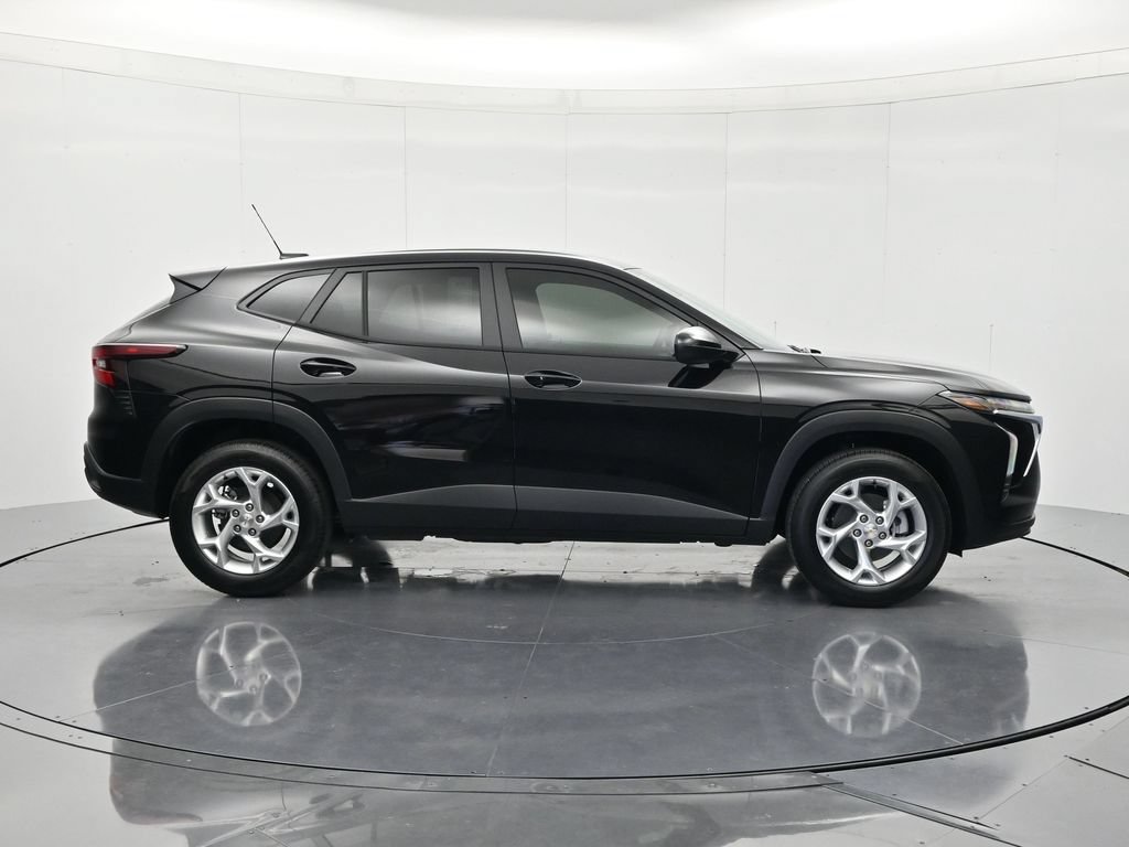 New 2026 Chevrolet Trax LS w/ LS Convenience Package FWD image 4