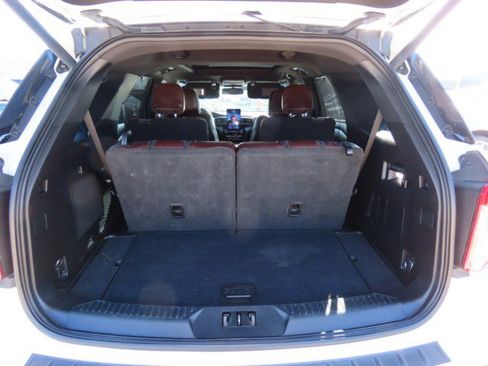 Used 2021 Ford Explorer Platinum w/ Equipment Group 601A image 12