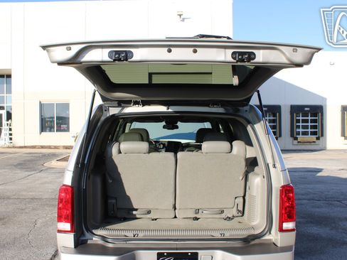 Used 2005 Cadillac Escalade AWD image 24