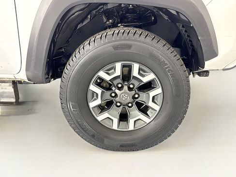 Used 2019 Toyota Tacoma TRD Off-Road RWD image 32