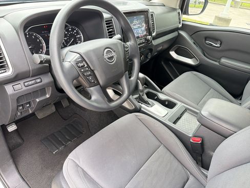 Used 2023 Nissan Frontier SV w/ Tow Package AWD/4WD image 4