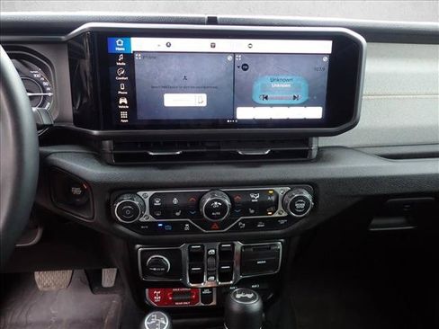 Used 2024 Jeep Wrangler Unlimited AWD/4WD image 10