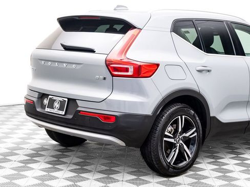 Used 2025 Volvo XC40 B5 Core image 33