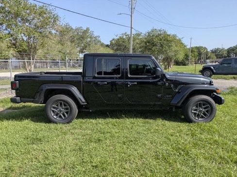 New 2025 Jeep Gladiator Sport AWD/4WD image 2