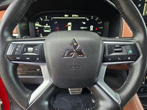 Used 2025 Mitsubishi Outlander SEL AWD/4WD image 12