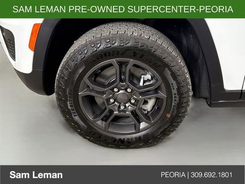 Used 2024 Jeep Grand Cherokee Trailhawk image 32