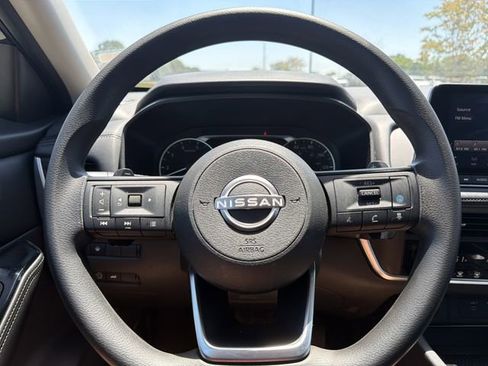 Used 2024 Nissan Rogue SV FWD image 27
