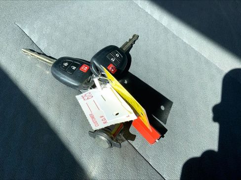 Used 2021 Toyota Tacoma SR5 RWD image 13