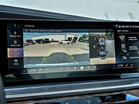 Used 2025 BMW 750e xDrive w/ Premium Package AWD/4WD image 35