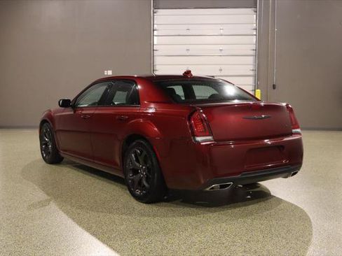 Used 2022 Chrysler 300 Touring w/ Sport Appearance Package RWD image 7