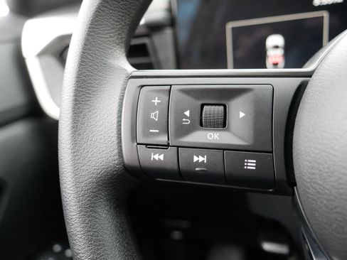 Certified 2025 Nissan Kicks SV w/ Illumination Package image 28