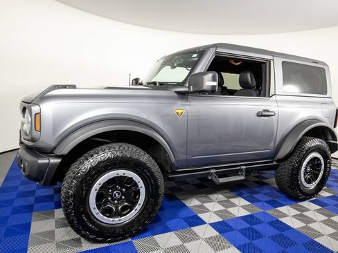 Used 2023 Ford Bronco Badlands w/ Sasquatch Package AWD/4WD image 2