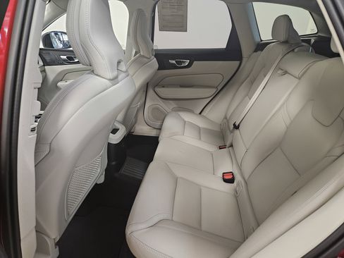 Used 2024 Volvo XC60 T8 Ultimate w/ Climate Package image 11