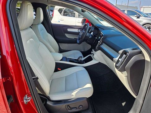 Used 2021 Volvo XC40 T5 Momentum w/ Protection Package Premier image 23