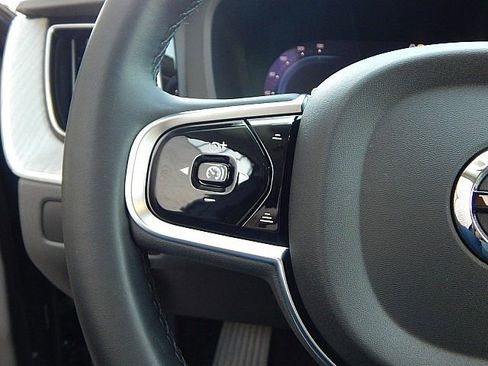 Certified 2025 Volvo XC60 T8 Plus w/ Protection Package Premier image 28