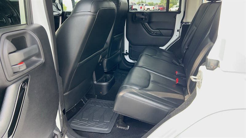 Used 2015 Jeep Wrangler Unlimited Sahara AWD/4WD image 16
