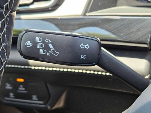 Used 2024 Volkswagen Atlas Cross Sport SE FWD image 22