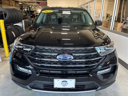 Used 2023 Ford Explorer XLT w/ Equipment Group 202A AWD/4WD image 3