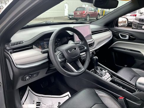 Used 2023 Jeep Compass Limited w/ Sun and Sound Group AWD/4WD image 8