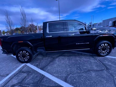 Used 2024 GMC Sierra 3500 Denali Ultimate image 9