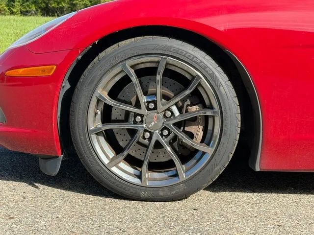 Used 2005 Chevrolet Corvette Coupe w/ Preferred Equipment Group RWD image 35