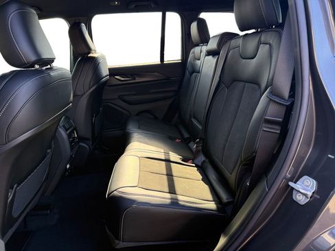 New 2025 Jeep Grand Cherokee Altitude image 13