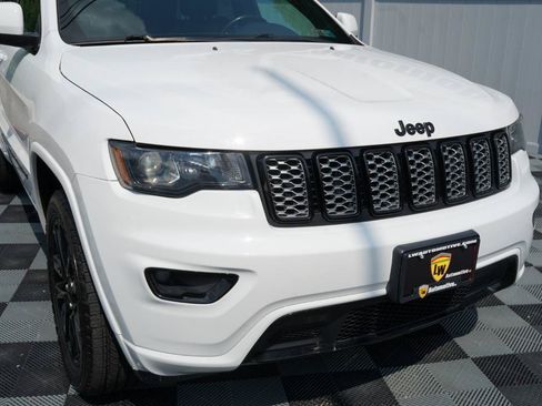 Used 2019 Jeep Grand Cherokee Altitude AWD/4WD image 18