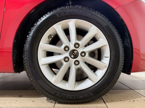 Used 2017 Kia Forte S image 9