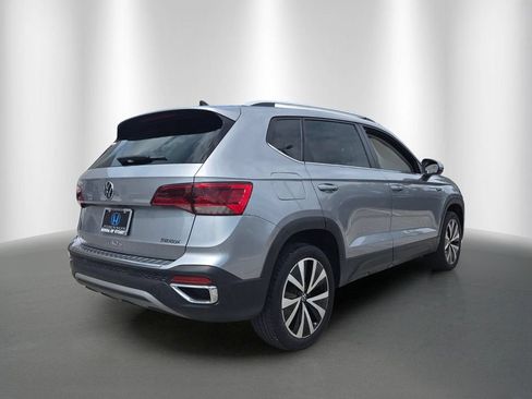 Used 2023 Volkswagen Taos SE FWD image 3