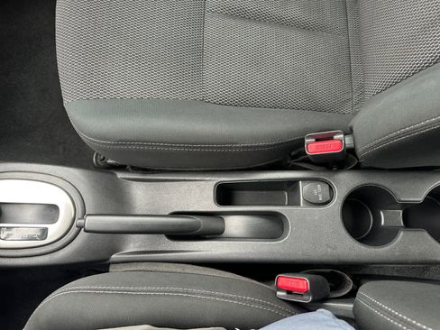 Used 2019 Nissan Versa SV FWD image 15