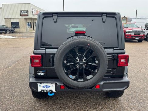 Used 2022 Jeep Wrangler Unlimited Sahara w/ Cold Weather Group image 3