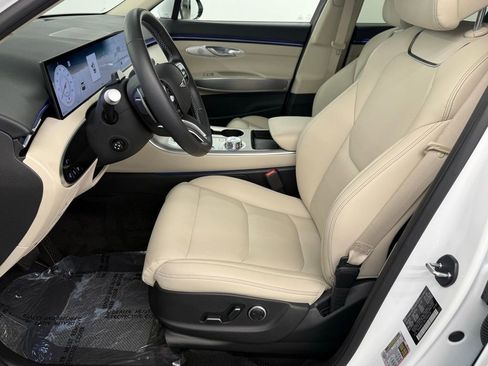 Used 2026 Genesis GV70 2.5T Select image 16