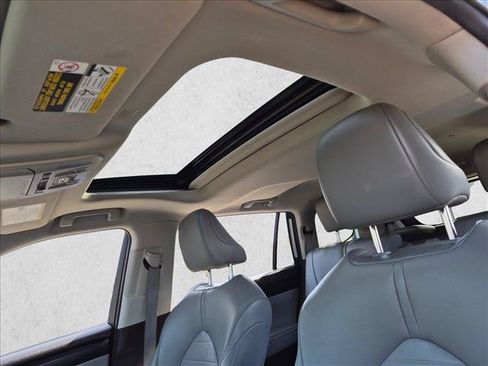 Used 2021 Toyota Highlander XLE AWD/4WD image 15