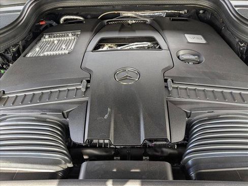 New 2025 Mercedes-Benz GLS 580 4MATIC image 17