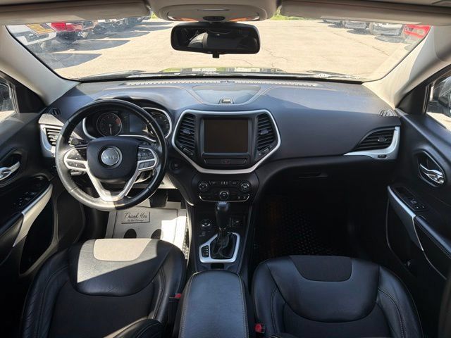 Used 2018 Jeep Cherokee Latitude Plus w/ Cold Weather Group AWD/4WD image 41