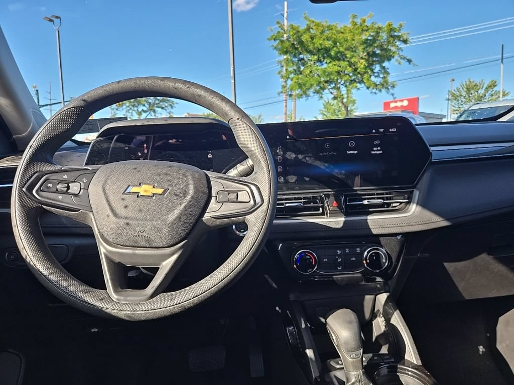 Used 2024 Chevrolet TrailBlazer LT AWD/4WD image 36