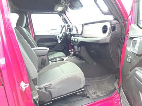 Used 2024 Jeep Gladiator Sport image 38