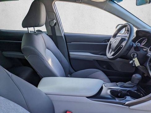 Used 2020 Toyota Camry LE FWD image 19