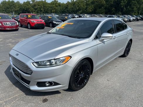 Used 2014 Ford Fusion SE w/ Equipment Group 202A FWD image 2