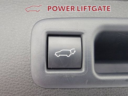 Certified 2025 Toyota Highlander XLE image 31