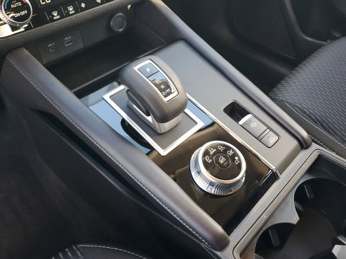 Used 2024 Mitsubishi Outlander ES image 25